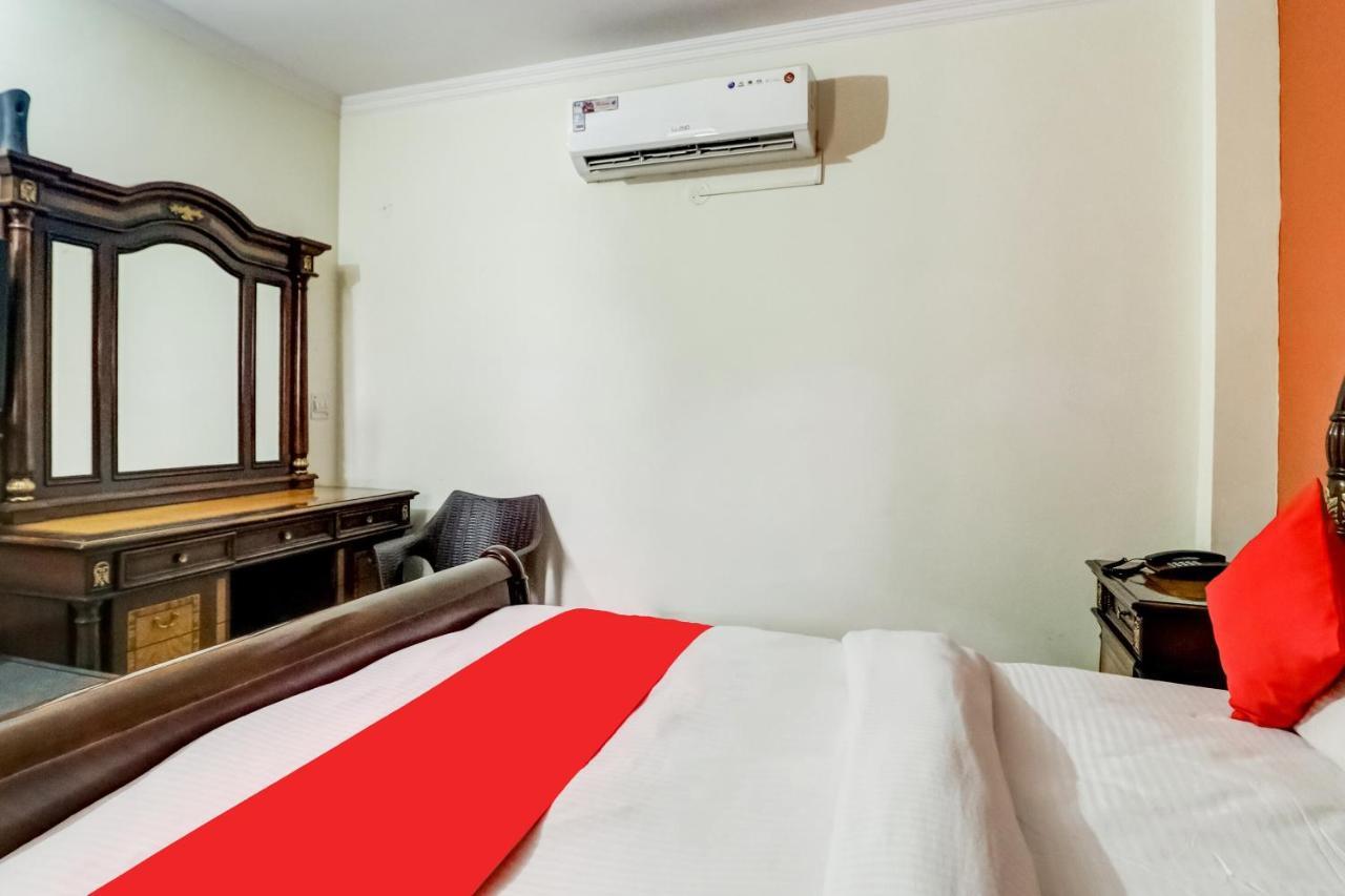 โอโย 10877 โฮเทล อาร์เค เรซิเดนซี Hotel คูร์เคาน์ ภายนอก รูปภาพ
