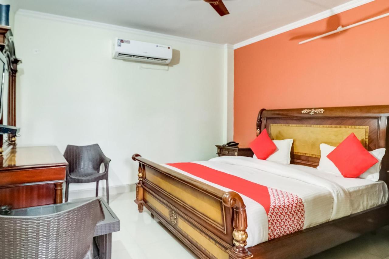 โอโย 10877 โฮเทล อาร์เค เรซิเดนซี Hotel คูร์เคาน์ ภายนอก รูปภาพ