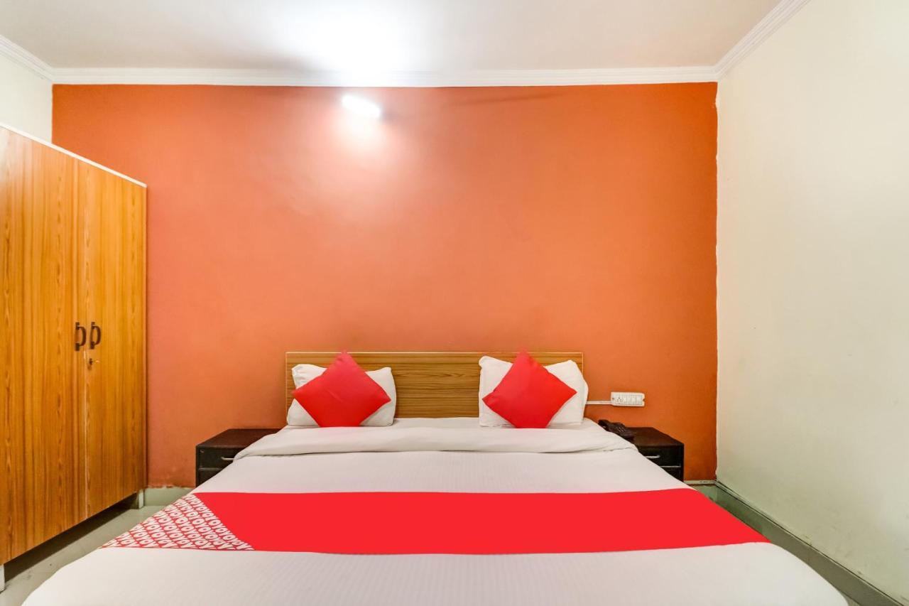 โอโย 10877 โฮเทล อาร์เค เรซิเดนซี Hotel คูร์เคาน์ ภายนอก รูปภาพ
